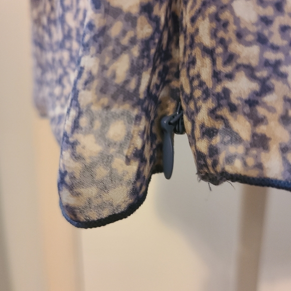 Ann Taylor - Picture 3 of 5